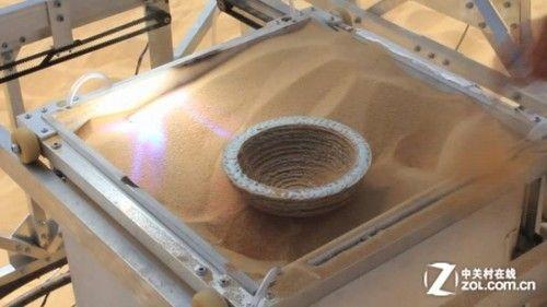 太阳能3D打印机:用太阳能和沙子制玻璃